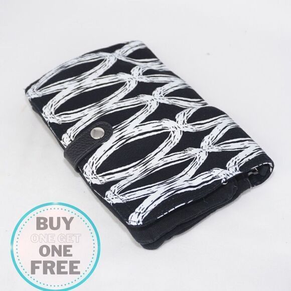 Thirty-one *BOGO FREE Sale* Black & White Patterned Wristlet - Picture 1 of 7
